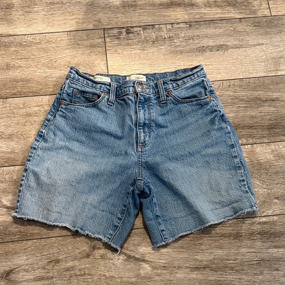 Universal Thread Vintage Bermuda Jean Shorts Size 6 28 Cutoff